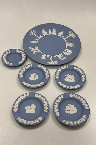 6 pieces Wedgewood Jasperware in blue signed by John Wedgewood in 1964
