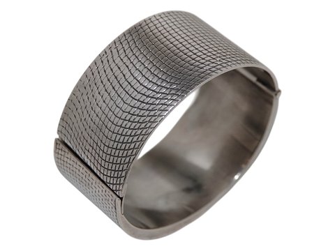 Jytte Lyhne sterling silver
Wide bangle in very nice quality