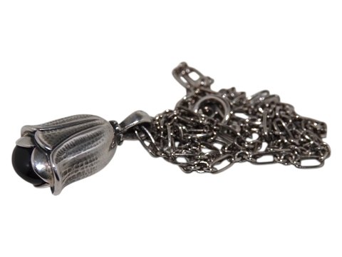 Georg Jensen sterling silver
Year jewellery 2007 pendant with red garnet