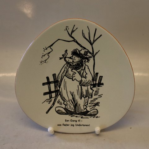Knabstrup Trekantet platte  ca 16 cm Storm P: En gang til - saa fløjter jeg 
Undertonen!