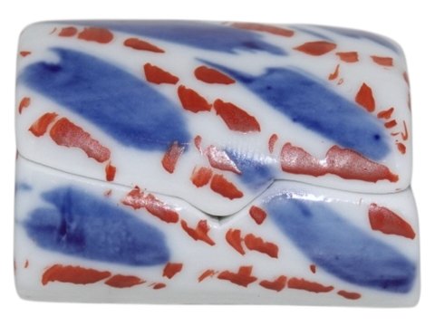 Royal Copenhagen art pottery
Miniature lidded box