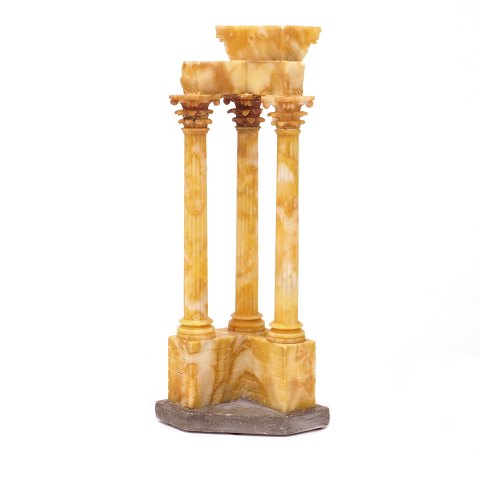 Grand Tour souvenir in the shape of the Temple of 
Vespasian and Titus, Rome, marble and alabaster. 
Mid-19. century. H: 32cm