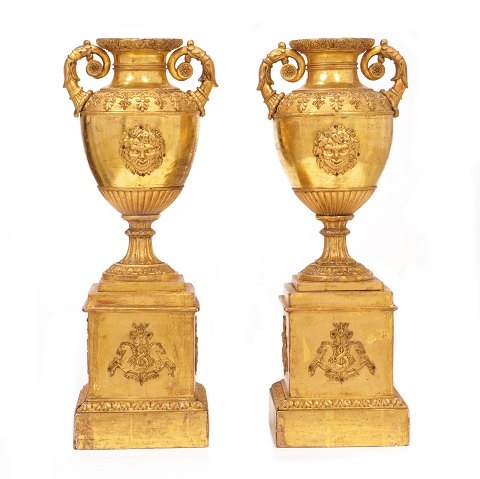 Pair of gilt wood Empire vases with label from 
August Dehne, Vienna, circa 1815. H: 49cm