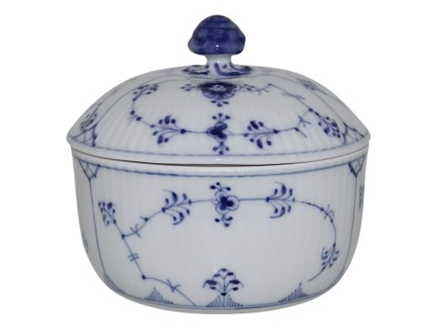 Blue Fluted Plain
Large and rare sugar bowl