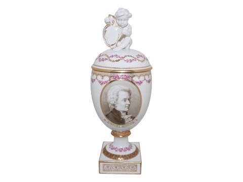 Royal Copenhagen
Lidded Putto vase with Mozart with pink decoration