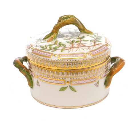 Royal Copenhagen Flora Danica sugar bowl 3624. 
"Stellaria humifusa Rottb." Year 1979-83. H: 8cm. 
D: 8,3cm