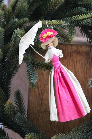 Gammelt juletræspynt , fin dame med paraply 
lavet i farvet krep papir...