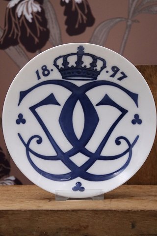 Mindeplatte fra Royal Copenhagen.
Prinsesse Ingeborgs bryllup med Prins Carl af Sverige i 1897...