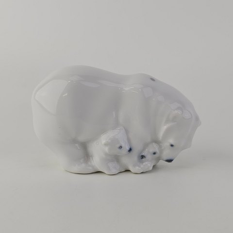 RC figur4780Isbjørn med unger8 cm