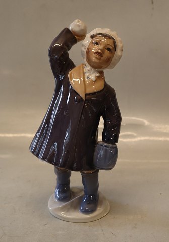 1180 Girl with snowball (DJ) 19 cm Dahl Jensen figurine