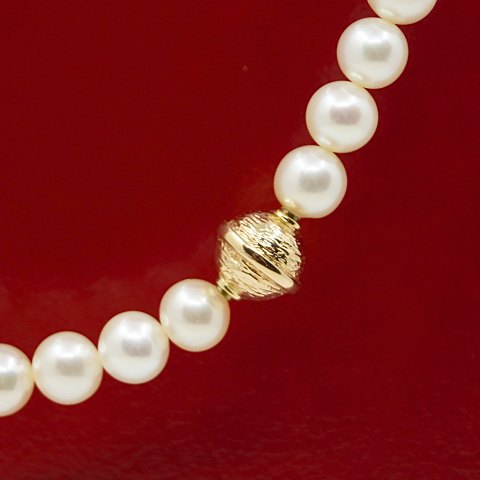 Per Borup; A pearl necklace with clasp in 14k white gold