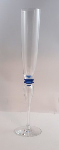 Attica, Royal Copenhagen med blå deco. Design Anja Kjær. Champagne glas. Højde 29 cm.