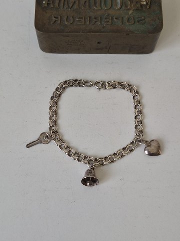 Bismarck sølv armbånd med 3 charms