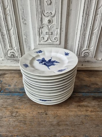 Royal Copenhagen Blå Blomst kantet stor kagetallerken no. 8518 - 17,5 cm.