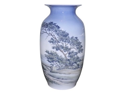 Royal Copenhagen Stor vase med landskab nær et markhegn og kyst