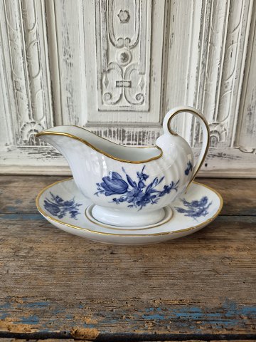 Royal Copenhagen Blå Blomst svejfet med guldkant saucekande på fast underfad 1850-1898