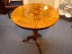 Antique Italian lamp table in walnut from the year 1880.5000m2 Showroom.