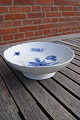 Blue Flower Curved Danish porcelain. Round bowl on stand