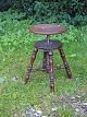 Gammel ege skammel
4 benet med reguler bar sæde