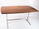 Shakerbord i teak designet af Arne Jacobsen fra 1960erne.5000m2 udstilling.