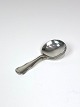Marmelade spoon in sterling silver by Georg Jensen. 5000m2 showroom.Great condition