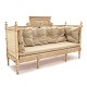 Sengustaviansk sofabænk i lyse grå farver. Sverige ca. år 1800. L: 190cm. D: 
63cm. H r: 116cm. H s: 44cm