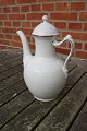 Tradition with gold rim or white Half Lace with 
gold Danish porcelain, covered coffee pot No 514