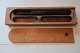 An old pencil box made of wood
This is an exampel of how the pencil box was in 
the good old days
The tool for writing is part of the price
L: 23cm