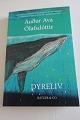 Audur Ava Ólafsdóttir, islandsk forfatter
Em fængslende roman på dansk, oversat af Erik 
Skyum-Nielsen
Vintermørkets vejr type, vind og meget andet 
giver stemninger sammen med beskrivelser bl.a. af 
en jordemoder og om livets forunderlige 
uforudsigelighed