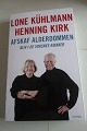 Afskaf alderdommen - Bliv i de voksnes rækker
Af Lone Kühlmann og Henning Kirk
Forlag Gyldendal
2012
Sideantal 266
Som ny