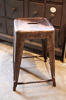 vare nr: Tolix taburet H: 55cm.