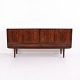 Osted Antik & Design präsentiert: Omann Junior Niedriges Sideboard aus Palisander von Omann Jun. Møbelfabrik, ...