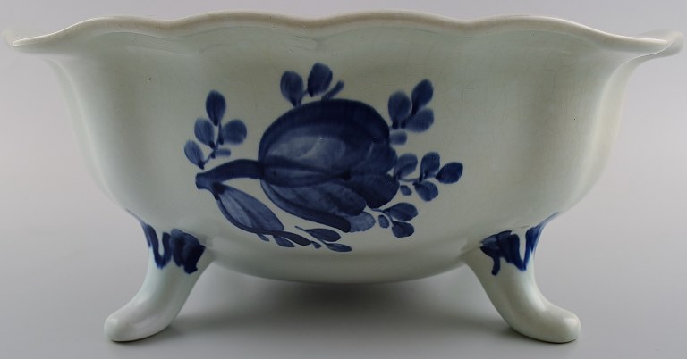 Kongelig Blå Tranquebar, Aluminia fajance, 
Kgl. oval frugtskål, nr. 11/1048.