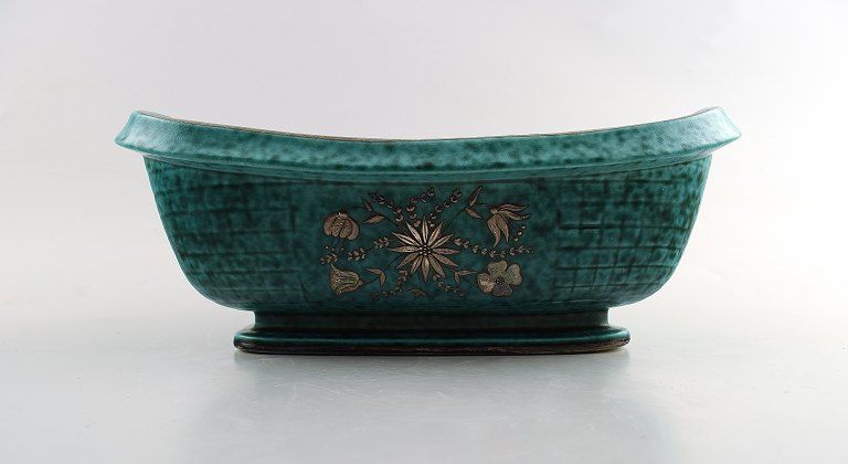 Wilhelm Kaage, Gustavsberg, Argenta Art deco flower bowl / jardiniere decorated with flowers.