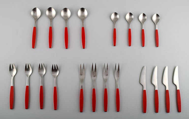 Complete service for 4 p., Henning Koppel. Strata cutlery from stainless steel and red plastic. Produced by Georg Jensen.