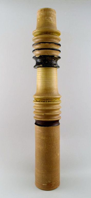 Carl Cunningham Cole, 1942-2015 for Kähler. Vase af glaseret stentøj. 
Monogramsign. CCC.