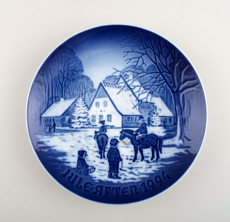 Bing & Grondahl Christmas Plate 1994."Winter day in the Royal deergarden."Designed by Jørgen Nielsen.