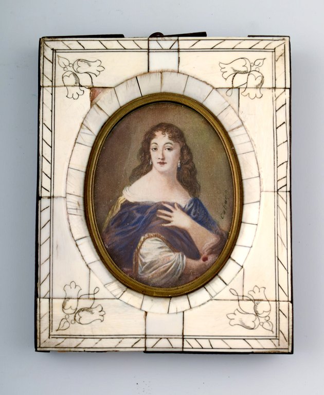 Miniature, woman in profile, pastel on paper.Early 1900s.