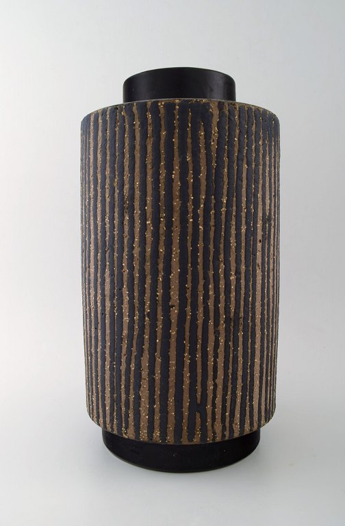 Mari Simmulson for Upsala-Ekeby nummer 5061, keramik vase. 