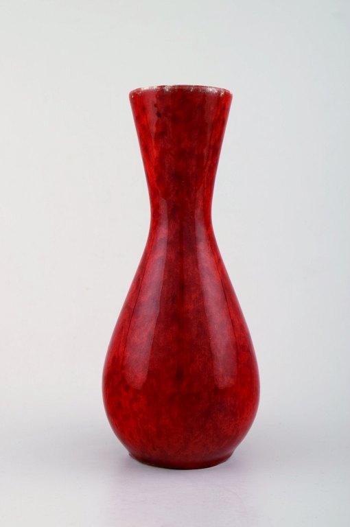 Richard Uhlemeyer, German ceramist.Ceramic vase, beautiful cracked glaze in red shades.
