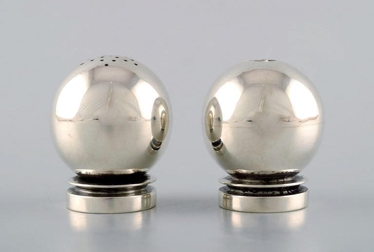 Georg Jensen "Pyramid" art deco salt & pepper set in sterling silver.