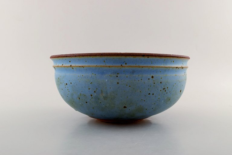 Helle Allpass (1932-2000). Large bowl of glazed stoneware in beautiful light blue glaze with iron spots. 1960 / 70