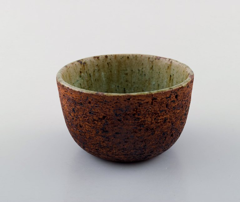 Helle Allpass (1932-2000). Unglazed stoneware bowl with beautiful inside glaze in light blue-green shades. 1960 / 70