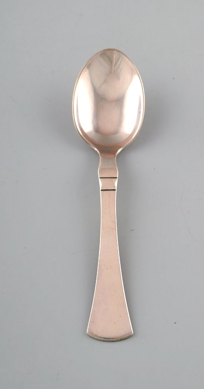 Dansk sølvsmed. Theske i tretårnet sølv. 1932.
