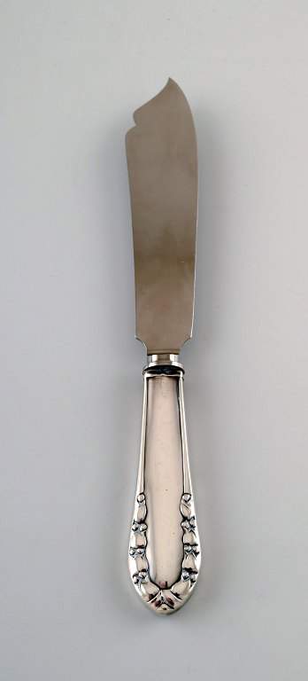 Georg Jensen "Liljekonval" lagkagekniv i sterlingsølv og rustfrit stål. 1915-1930.