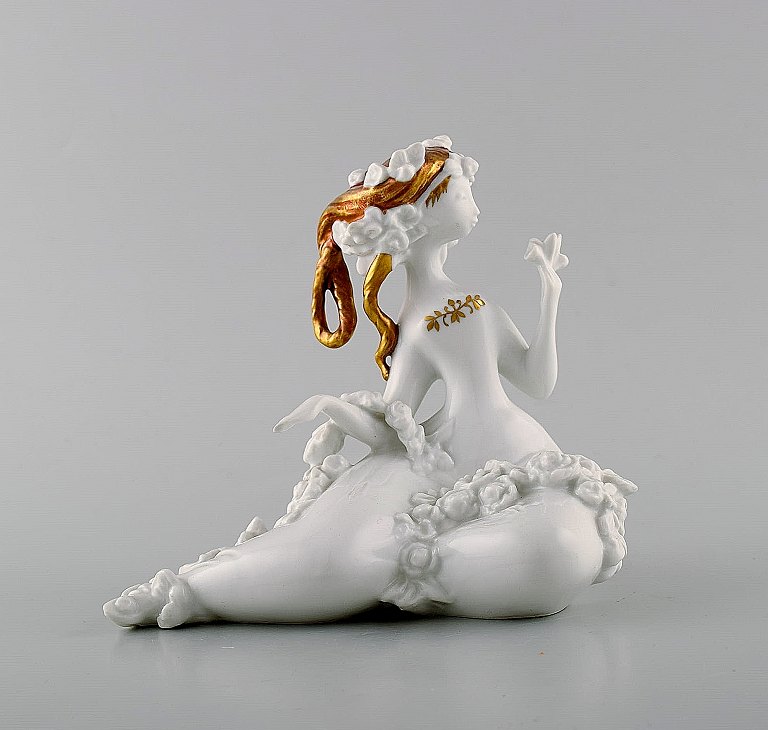 Bjørn Wiinblad for Rosenthal. Rare porcelain / blanc de chine figure with gold decoration. Girl with flowers. 1980