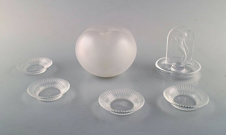 Lalique. Collection consisting of a vase, a jewelery dish and four caviar dishes. 1960