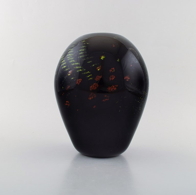Paul Grähs, own workshop. Unique vase in black mouth blown art glass with red and yellow decorations. Late 20th century.