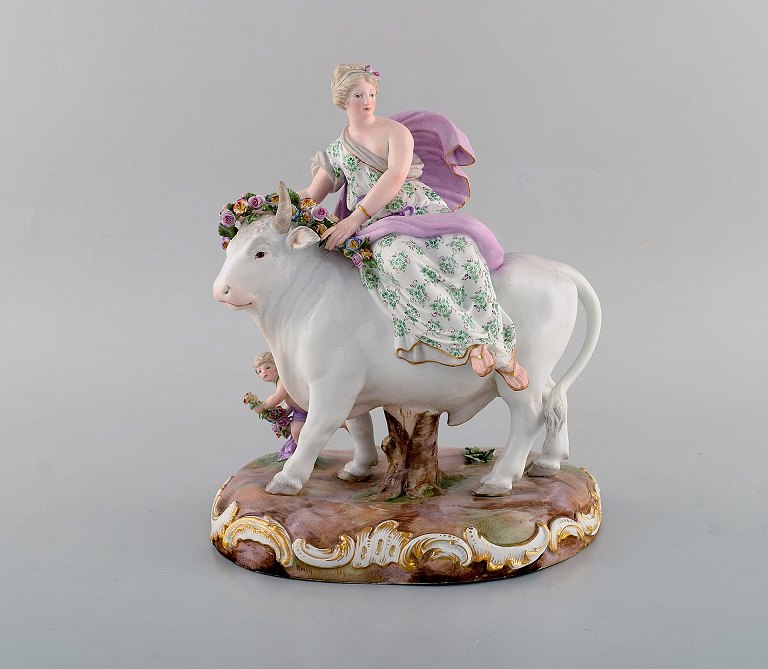 Stor antik Meissen porcelænsfigur. "Europa og Tyren" fra den græske mytologi. Sent 1800-tallet. 