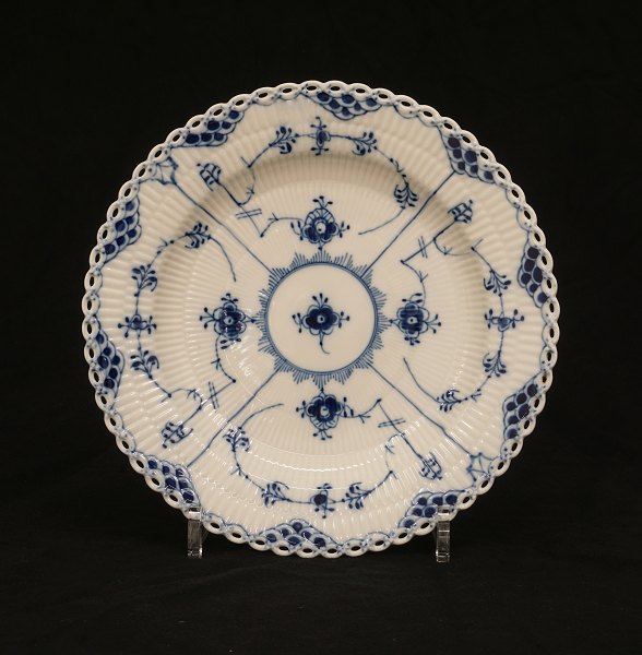 Royal Copenhagen blue fluted full lace plates. #1084. D: 25cm